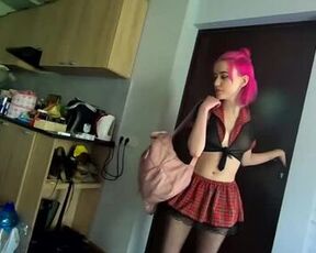 Русская сексуальная студентка сдает зачет на столе препода - порно видео